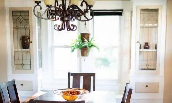 South Euclid Casa | New Lovely Green - Close to everything!