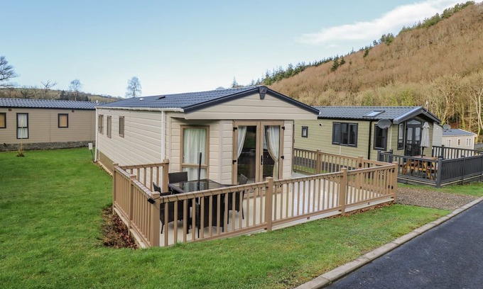Felinfach Cabina | WOODLAND BREEZE, pet friendly, country holiday cottage in Llanarth