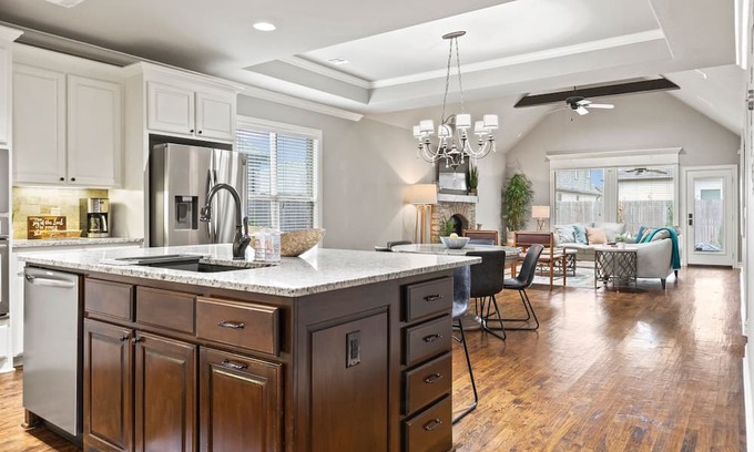 Bixby Casa | Stylish, Upscale, Large, 2 King suites, Location, Family friendly, Safe