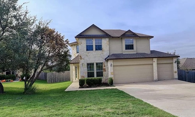 Dripping Springs Casa | 4Bed/3 Bath Family Friendly Home.