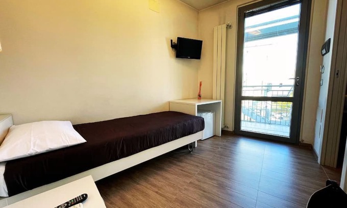 Rosate Casa | Elegant single room a few minutes from the highway exit towards Milan