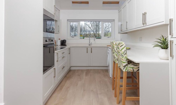 Caerphilly Casa | 82 Van Road, Caerphilly 3 Bed