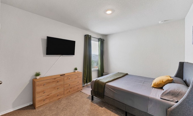 San Antonio Casa | NEW Private Queen BR w/ dedicated workstation