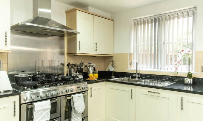 Birmingham Casa | Luxury Executive Home in Birmingham