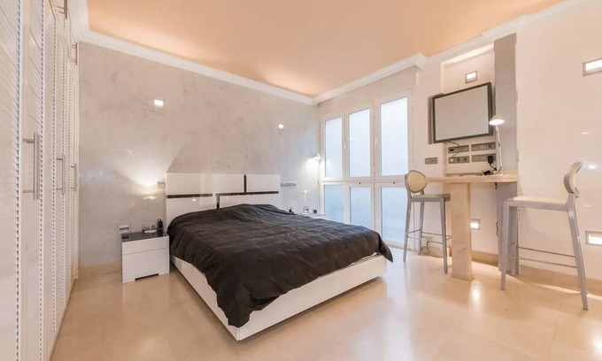 Castellana Apartamento | Descubre la esencia del lujo y la comodidad en este espectacular apartamento.