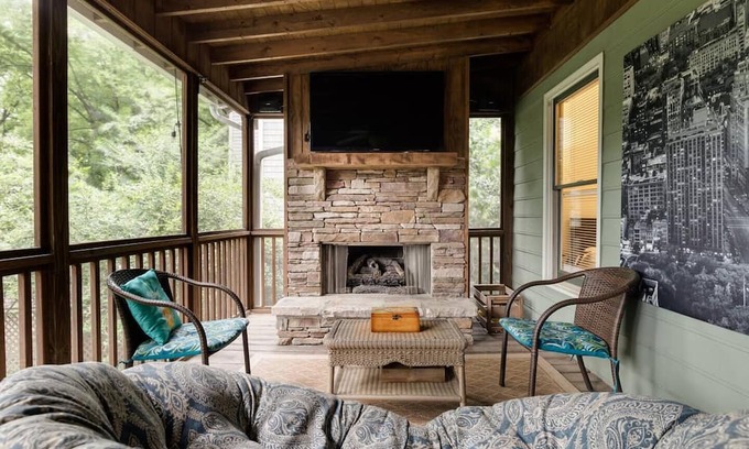 Westside Cabaña | Cozy Midtown Atlanta Cottage