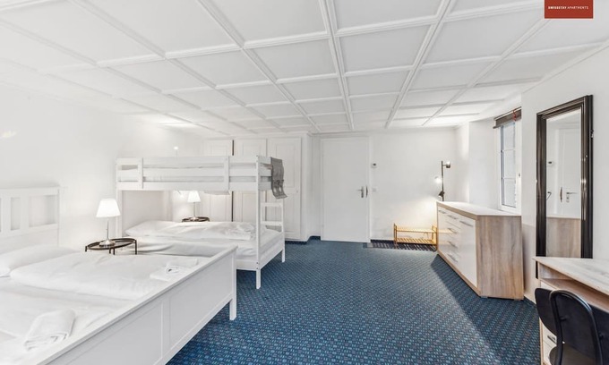 Dietikon District Apartamento | Double Bed and Bunks for Your Comfort