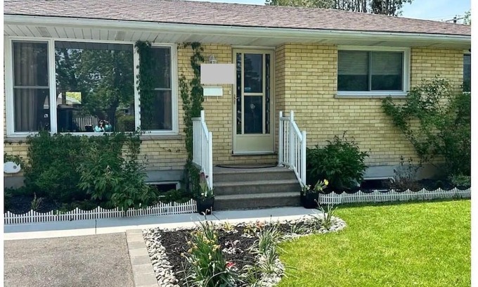 London Casa | Room in London, ON