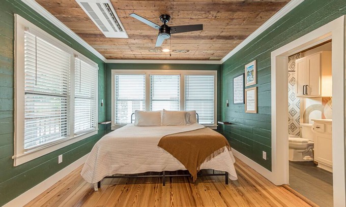 New Braunfels Casa | Fully-restored 1850s German Home in Downtown New Braunfels - B