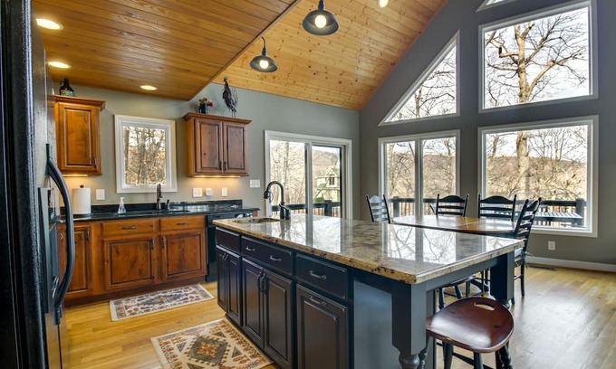 Pedlars Edge Casa | Wintergreen Resort Home: Close to Slopes & Trails