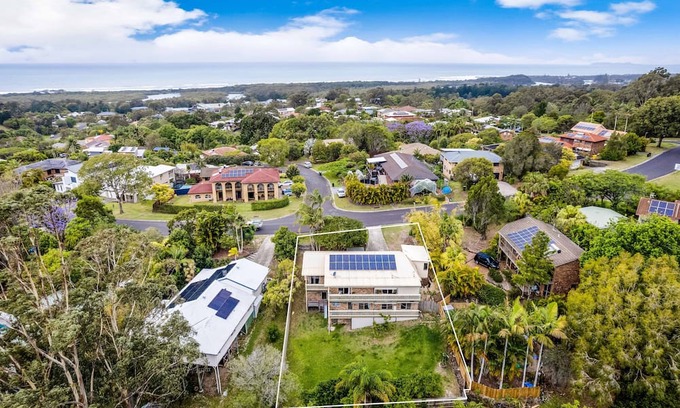 Ocean Shores Casa | Warrambool - Spacious Coastal home with Ocean views.