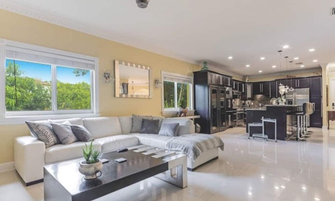 Southwest Ranches Villa | Beautiful Spacious 3 bed Home on an acre lot in South Florida