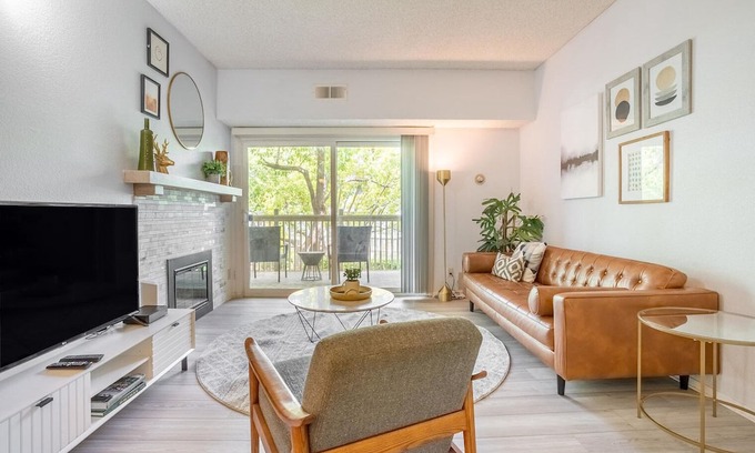 Fremont Apartamento | Inviting Fremont 2BR w/ Pool, Parking & Balcony, nr Park, by Blueground