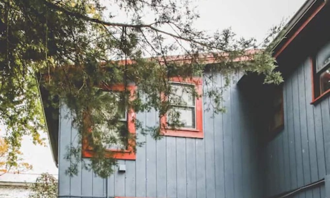 Maysville Cabina | Adorable Cabin, Steps from the Ohio River: Hot Tub, Fire Pit & Full Kitchen