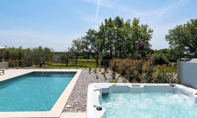 Kadumi Casa | Villa San Vincenti newly built holiday home with pool and wellness not far from the town of Porec an
