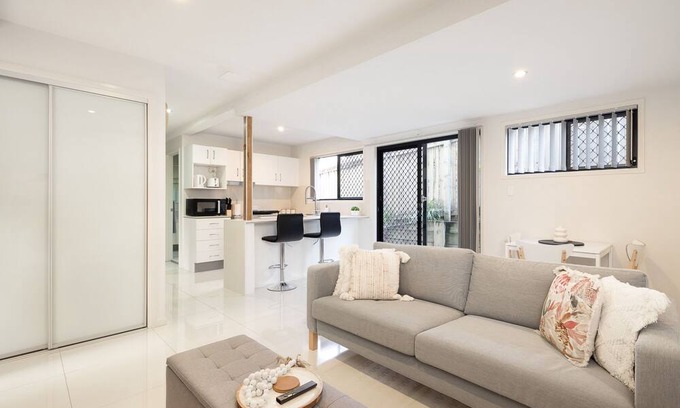 Sunnybank Apartamento | Entire 1 Bedroom Place, Restaurants and Train! 21441O