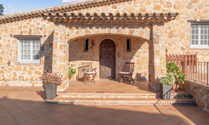 Castell-Platja d'Aro Chalet De Esquí | Casa de Estilo Catalán en Alquiler