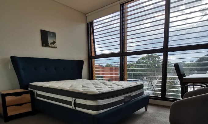 Waterloo Apartamento | Fully Furnished 2B2B, all room Large Sunny, Next to station, One stop to city