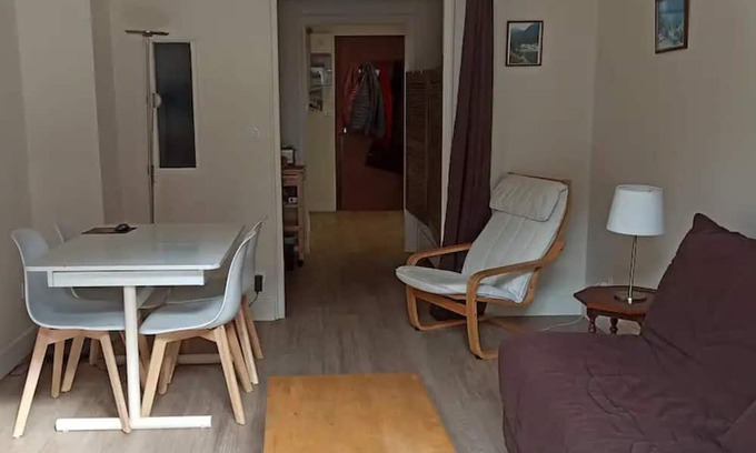 Cauterets Apartamento | Apartment 'Grand Studio Cauterets' with Mountain View and Balcony