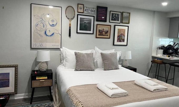 Old Mystic Apartamento | The Andrews Studio · Near Mystic, Casinos + USCGA