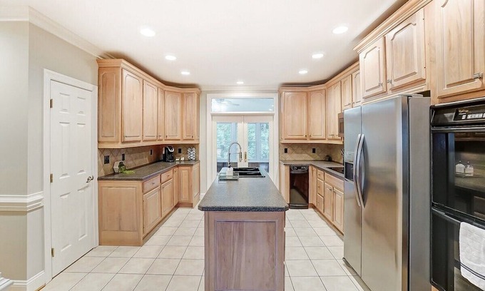 Wessex Square Casa | Uptown Luxe w/ King Suite & Hot Tub | Sleeps 20+