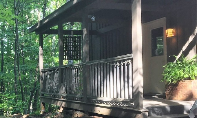 Berkeley Springs Cabina | Country Cabin NEW to our program for October 2023