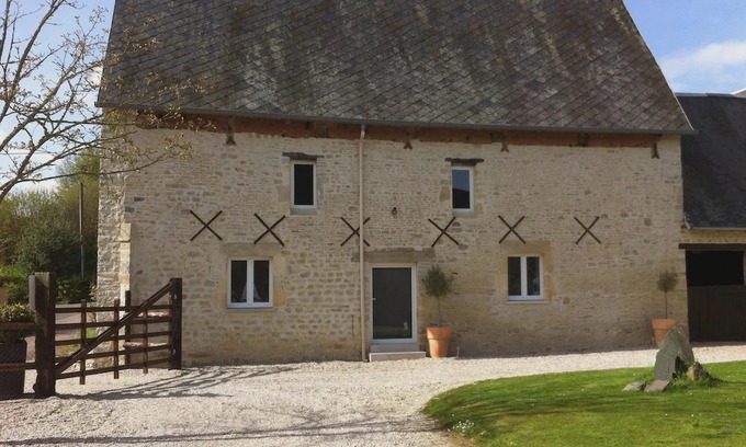 Isigny-sur-Mer Cabaña | Cottage sleeps 4 near the D-Day landing beaches. Pets allowed