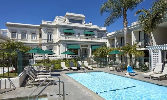 Coronado Casa | Explore Coronado! 2 Units Near Horton Grand Theater! Pool, Beach Access!