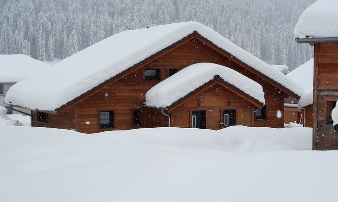Lamoura Chalet De Esquí | Haut jura semi-detached chalet in lamoura at the foot of the cross-country ski trails