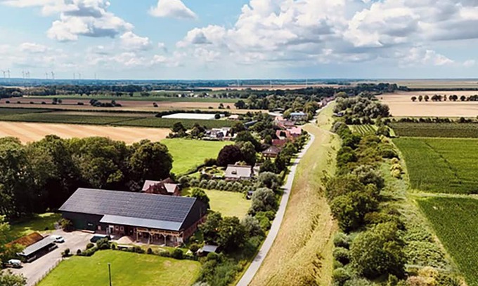 Krummendeich Apartamento | Dyke love - Modern apartment on the Hundegutshof, ideal for a vacation with your dog