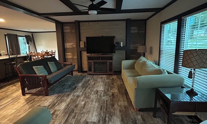 Bouvet Island Casa | Mountain Retreat Near Waterfalls & Hiking Trails – Your Clarkesville Getaway