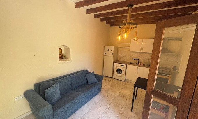Marathounta Casa | Charming Cyprus Getaway in Páfos - Garden View Holiday House