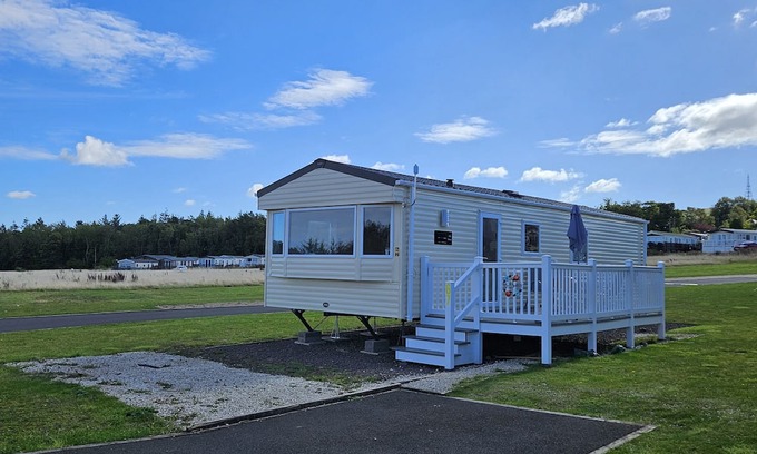Dunbar Cabaña | THURSTON MANOR CARAVAN PARK, PONY MEADOW, with a garden in Dunbar