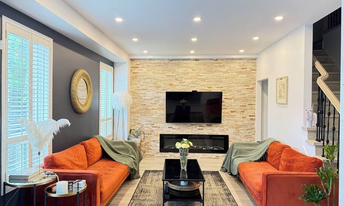 Churchill Meadows Casa | YOUR HOME AWAY FROM HOME.Best Family Neighourhood, Close to all Attraction