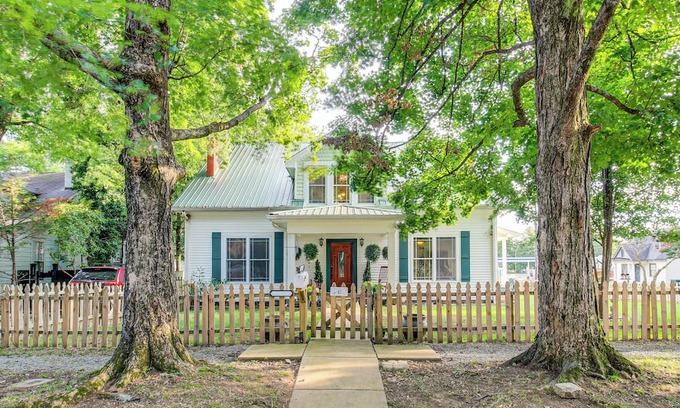 Pulaski Casa | Walk to Historic Dtwn Pulaski: Pet-Friendly Home
