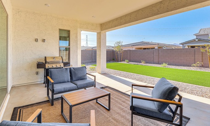 Avondale Casa | Getaway w/ Fenced Yard: 4 Mi to Phoenix Raceway