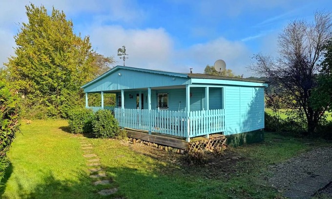 Rhodes Cabina | Blue house just 2 minutes from the Parc Animalier de Saint Croix!