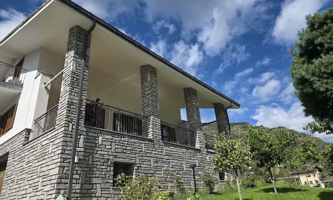 Villair-Amerique Apartamento | Lighthouse Retreat – Relax in a Peaceful Garden with Breathtaking Mountain Views