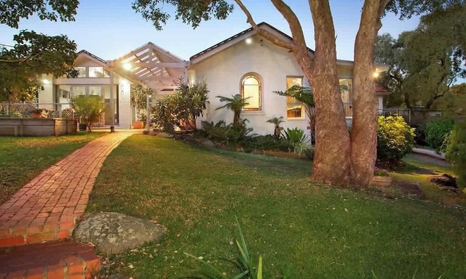 North Warrandyte Casa | Serene & Classic Family Retreat by the Yarra