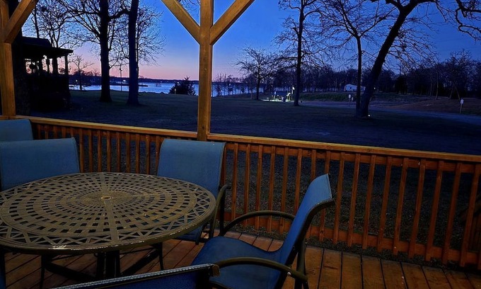 Quitman Cabina | Beautiful Rustic Wooden Cabin in Quitman, Mississippi