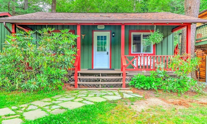 Canadensis Cabina | Charming Forest Cabin with a Hammock near Delaware Water Gap National Recreation Area, Pennsylvania