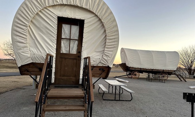 South Oklahoma City Casa | Lovely Conestoga-Style Covered Wagon for Glorious Glamping on Farm in Oklahoma