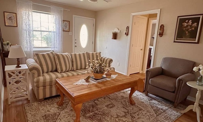 Balch Springs Casa | Cozy Cottage | 3 BR/2 BA -15 min Downtown Dallas