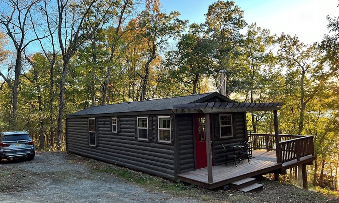 Burdett Cabaña | Cliff’s Edge Cottage Lakeview - Tranquil 2 Acre Escape Overlooking Seneca Lake