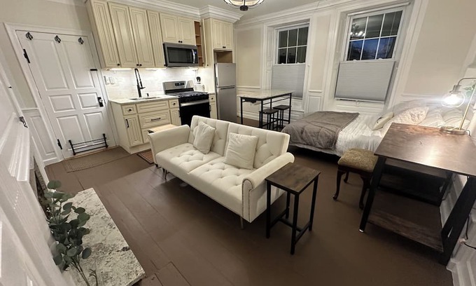 Exeter Apartamento | Hale Loft w/kitchen, bath, laundry next to PEA