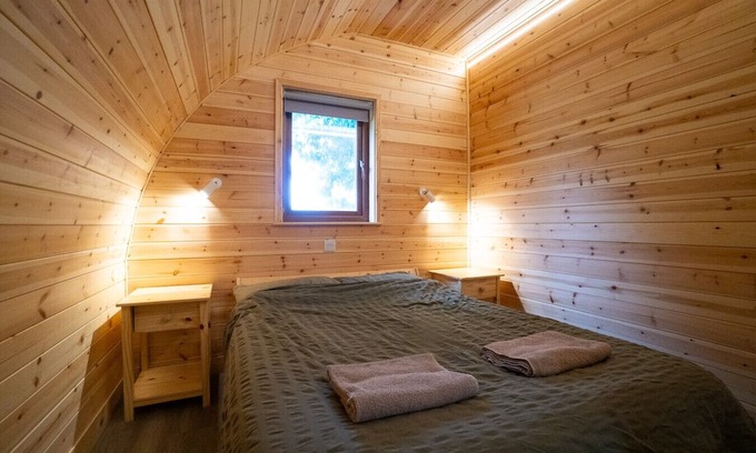 Newmarket Cabina | Lidgate Star Cabin 1 · Eco-friendly cabins next to a 16th century pub