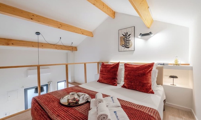 Sao Mamede de Infesta Casa | Authentic Studio 2 with Terrace by HostWise