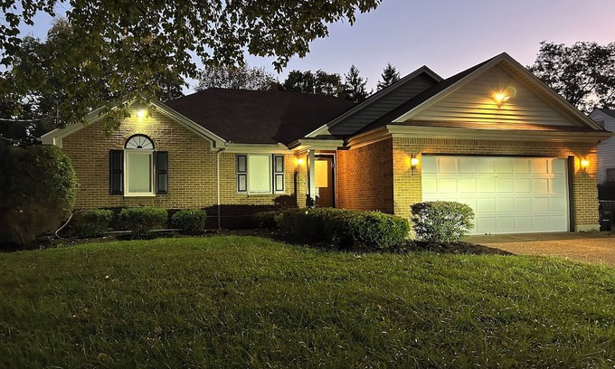 Avondale Melbourne Heights Casa | The Ville Getaway! Centrally located to EVERYTHING!