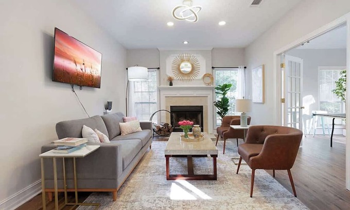 Buford Casa | NEW Cozy Family House/KING Beds/Mins from MallofGA