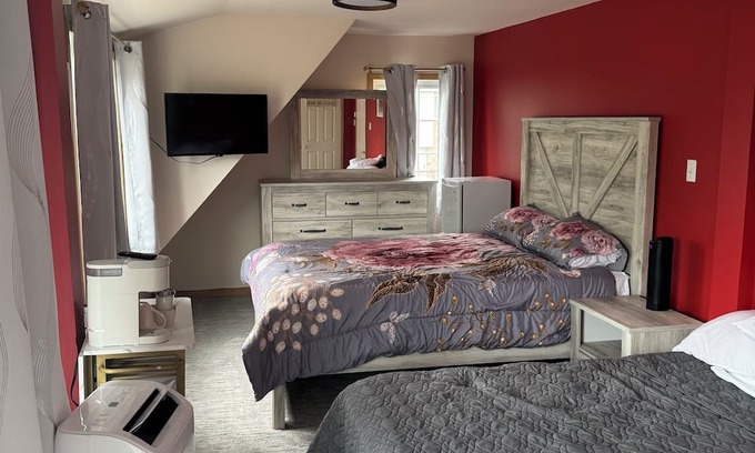 Kapuskasing Cama Y Desayuno | Waterfalls, trails, and natures beauty right at your front door.